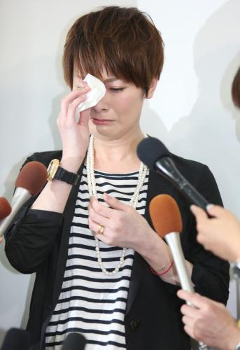 【画像・写真】遠野なぎこ、指輪したまま離婚会見…再々婚は「何も言えない」