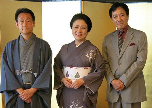 舞台「八月喜劇夏祭り」制作発表に出席した（左から）河原崎権十郎、藤山直美、田村亮