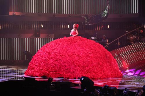 【画像・写真】浜崎あゆみ、新たな挑戦！“小林幸子級”巨大ドレスも
