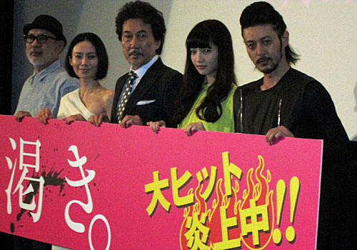 映画「渇き。」の大ヒットイベントに登壇した（左から）中谷美紀、役所広司、小松菜奈、オダギリジョー