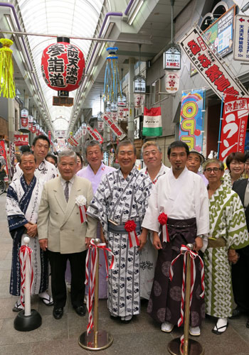 【画像・写真】天神橋筋商店街に大ちょうちん寄贈　繁昌亭の“恩返し”