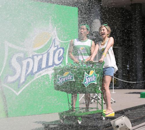 【画像・写真】水沢アリー、スプラッシュカート体験「想像を超えている。凄く気持ちいい」