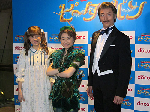 ミュージカル「ピーターパン」の東京公演開幕を直前にして意気込む（左から）福田沙紀、唯月ふうか、大貫勇輔