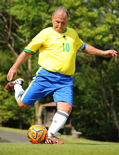 【画像・写真】木梨憲武、ジーコ氏と一触即発！？“因縁”独ユニホームで挑発