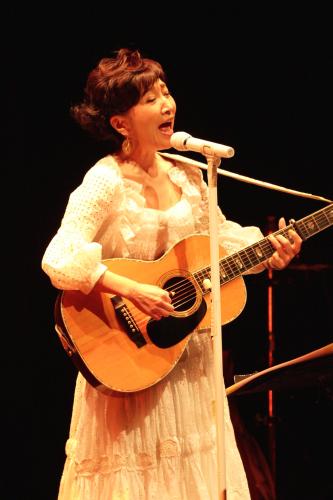 【画像・写真】森山良子“原点”のドナドナ熱唱　アコギで１４曲弾き語り