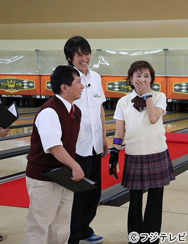 （左から）田中裕二、千原ジュニア、ジュニアの母・三千代さん