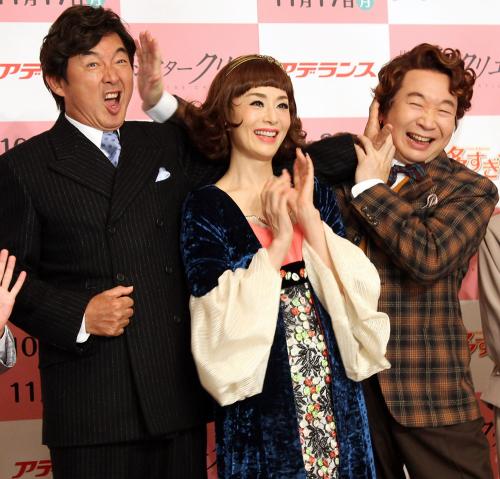 舞台「夫が多すぎて」製作発表に出席した（左から）石田純一、大地真央、中村梅雀