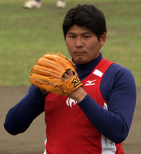 【画像・写真】やり投げ・村上幸史　軟式で１４５キロ！元本塁打王斬りに挑戦