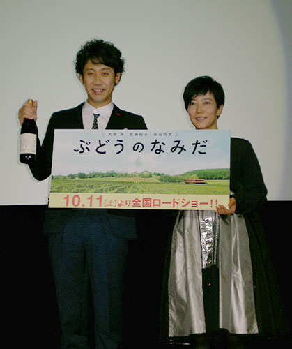 映画「ぶどうのなみだ」先行上映会に登場した大泉洋と三島有紀子氏