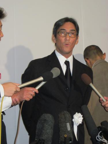 米倉斉加年さんの「お別れの会」の構成を担当した長男で俳優・演出家の米倉日呂登
