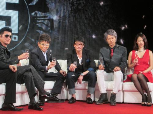 東映Ｖシネマ２５周年作品「２５」のトークショーを開いた（左から）小沢仁志、哀川翔、小沢和義、井上正大、岩佐真悠子