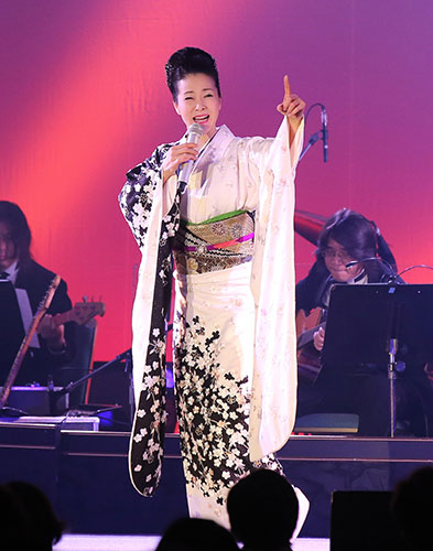 【画像・写真】虎党・坂本冬美　敗戦落胆も「夢を見させていただいた」