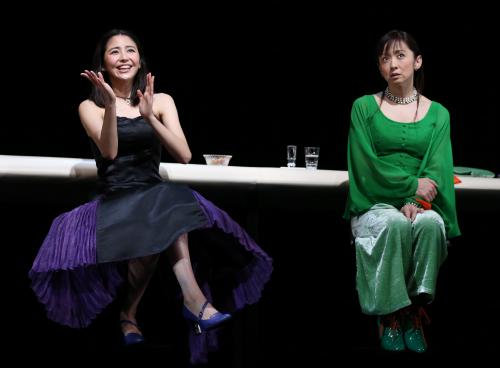 舞台「紫式部ダイアリー」で共演する紫式部役の長澤まさみ（左）と清少納言役の斉藤由貴