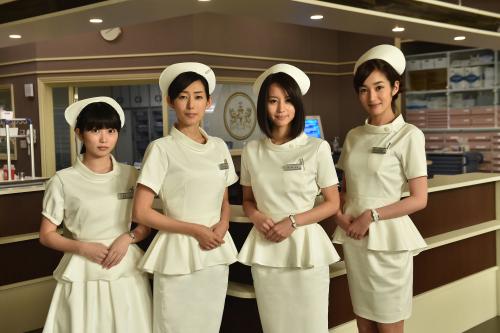 【画像・写真】堀北真希「戦闘服」気合のナース姿披露　「まっしろ」共演者決定
