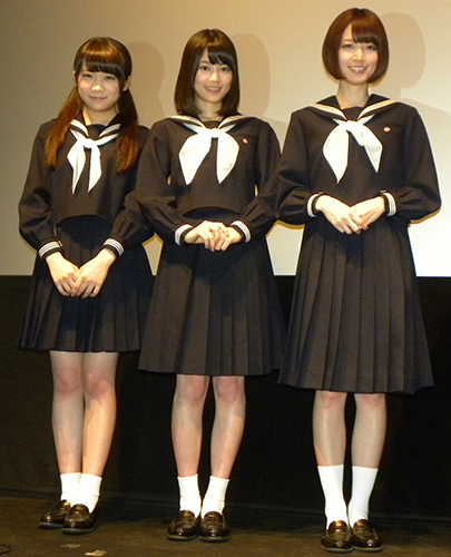 映画「超能力研究部の３人」舞台あいさつに出席した（左から）秋元真夏、生田絵梨花、橋本奈々未