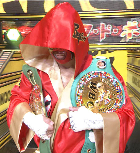 「ＫＡＴ―ＴＵＮ」の上田竜也がボクシング真剣勝負を挑んだ「マスク・ド・ボクサー」。マスクをかぶった元世界王者は誰なのか（Ｃ）ＴＢＳ