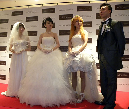 イベントに登場した（左から）安田由紀奈、宇都宮まき、桜　稲垣早希、ギャロップ・毛利大亮