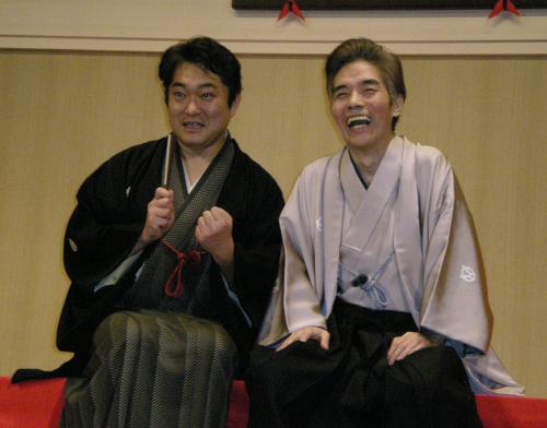 「三代目林家菊丸襲名披露公演」の発表会見に出席した林家菊丸（左）と林家染丸