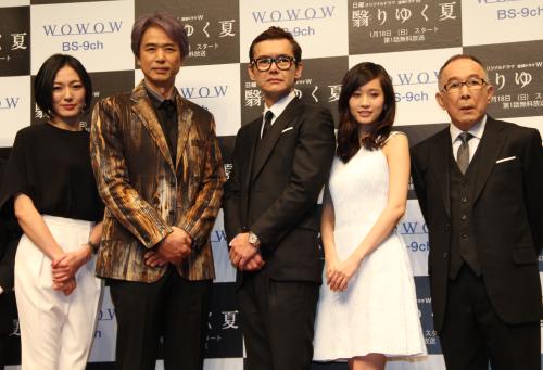 舞台あいさつに立った（左から）板谷由夏、時任三郎、渡部篤郎、前田敦子、橋爪功