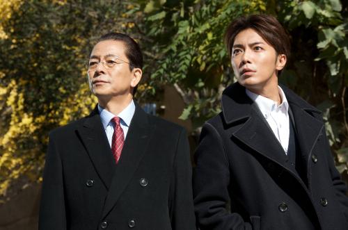 テレビ朝日「相棒ｓｅａｓｏｎ１３」で「相棒」シリーズから卒業する成宮寛貴（右）。左は主演の水谷豊