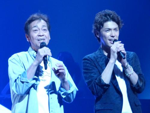 親子でのバレンタインコンサートを行った清水アキラ（左）と清水良太郎