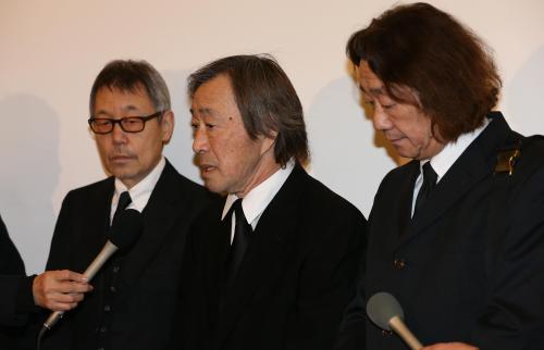 【画像・写真】シーナさん通夜に２０００人　鮎川誠、愛妻へ涙雨の「ロック葬」