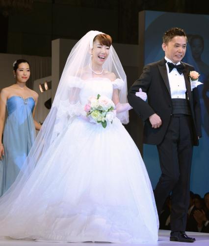 太田光 結婚式 で光代社長のドレス姿に いつにも増してきれい スポニチ Sponichi Annex 芸能
