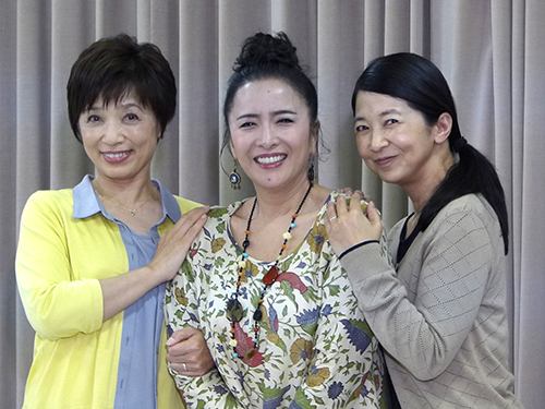 フジテレビ系昼ドラマ「プラチナエイジ」取材会に出席した（左から）榊原郁恵、池上季実子、宮崎美子