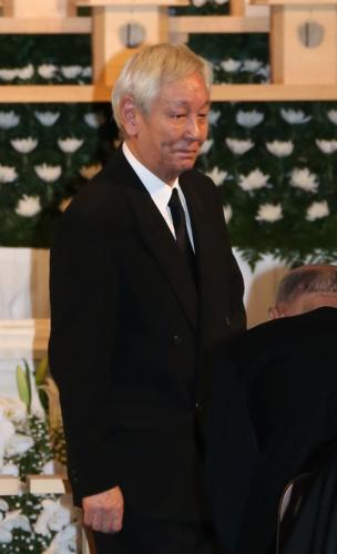 米朝さんの合同葬で弔辞を読む俳優の近藤正臣