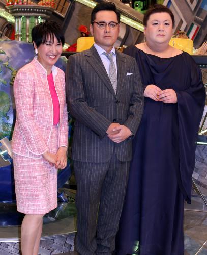 「全力！脱力ニュース」の会見を行った（左から）吉川美代子さん、有田哲平、マツコ・デラックス