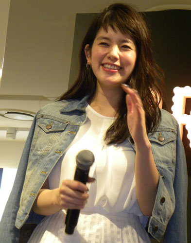 大阪市内でトークショーに参加した筧美和子