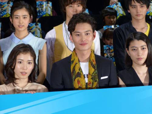 映画「ストレイヤーズ・クロニクル」の舞台あいさつに登壇した（左から）松岡茉優、岡田将生、成海璃子