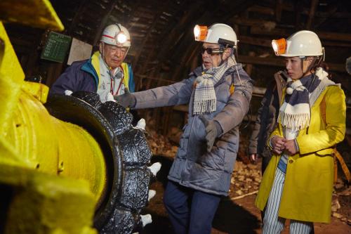 ＮＨＫ「ブラタモリ」の長崎ロケで、池島炭鉱内に入り石炭掘りに挑戦したタモリ