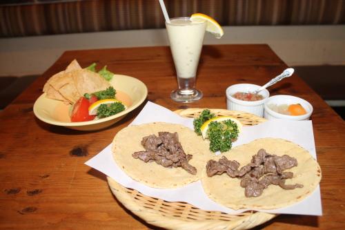 【画像・写真】愛川さん行きつけ料理店　座席は定位置、同じメニューを愛す