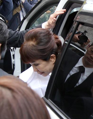 【画像・写真】うつみ宮土理、言葉なく夫と別れ…密葬、遺骨抱え憔悴帰宅