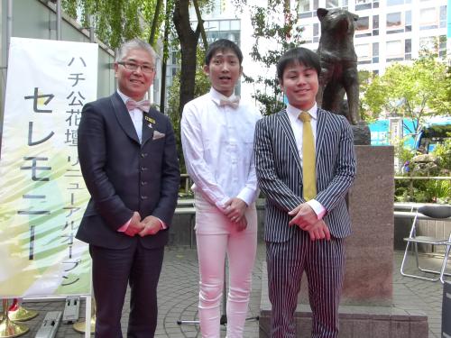 東京・渋谷ハチ公前庭園の完成披露式典に出席した（左から）庭園デザイナー石原和幸氏、「ＮＯＮ　ＳＴＹＬＥ」石田明、井上裕介
