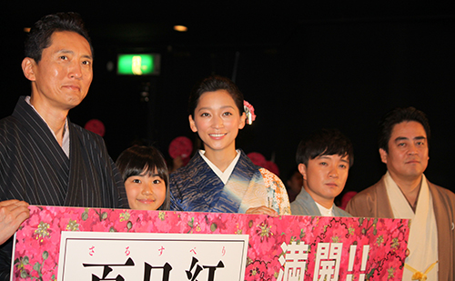 映画「百日紅～Ｍｉｓｓ　ＨＯＫＵＳＡＩ～」初日舞台あいさつに登場した（左から）松重豊、清水詩音、杏、濱田岳、立川談春