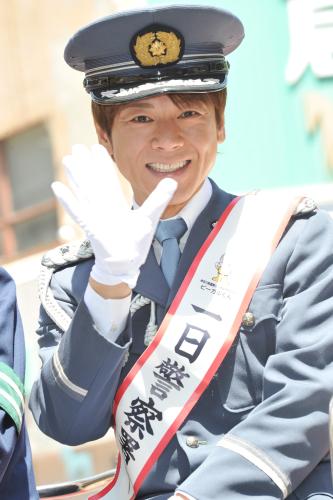 加賀町警察署一日署長に就任し、パレードに参加した北山たけし