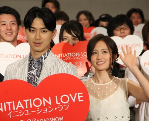 映画「イニシエーション・ラブ」カップル限定恋愛相談イベントに出席した松田翔太（左）と前田敦子