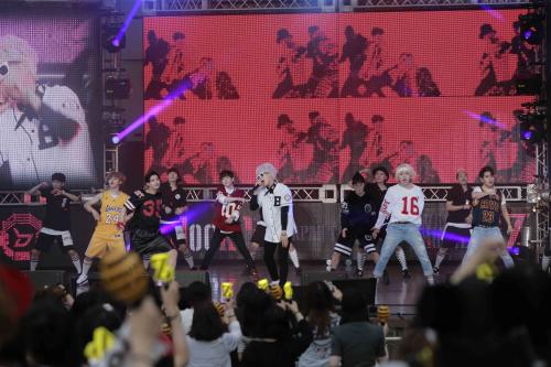 【画像・写真】Ｂｌｏｃｋ　Ｂ　韓国男性７人組、日比谷野音で3000ファン熱狂