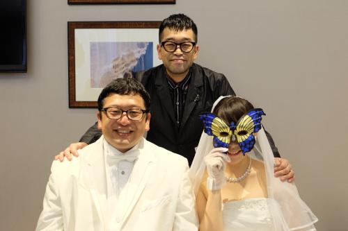 槇原敬之（中央）の新曲「超えろ。」のミュージックビデオに出演したチャンカワイ夫妻