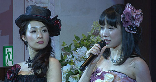 一ノ瀬文香（左）と同性婚挙式で涙のスピーチをする杉森茜（Ｃ）ＴＢＳ