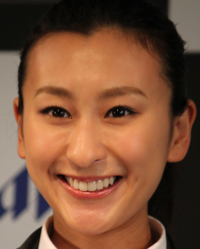 【画像・写真】新垣隆氏、浅田舞に壁ドン！！お返しのハグを受けてニヤニヤ