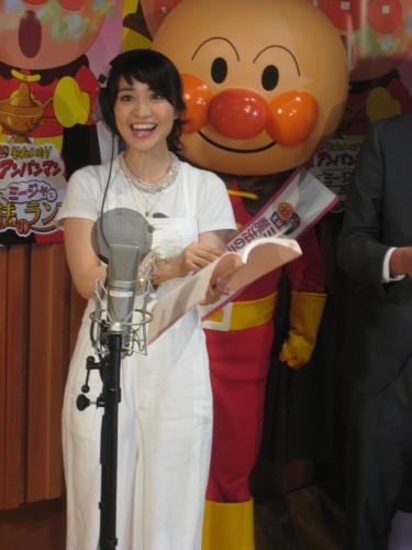 映画「それいけ！アンパンマン　ミージャと魔法のランプ」の公開アフレコを行う大島優子