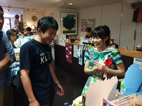 【画像・写真】神戸発アイドル「ＫＯＢｅｒｒｉｅＳ」　地元商店街ＰＲ隊就任