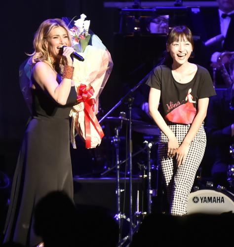 【画像・写真】アナ雪歌手イディナ・メンゼル　沙也加との再共演熱望