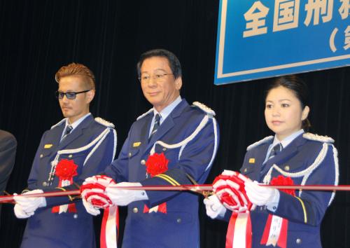 【画像・写真】「マル獄」製品を展示販売　ＡＴＳＵＳＨＩら来場「購入したい」