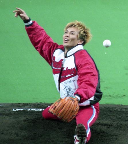 【画像・写真】つんく　７・３東京ドーム楽天戦で始球式「元気に笑顔で投球」