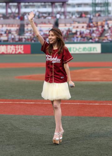 【画像・写真】Ｍａｙ　Ｊ．楽天戦で国歌独唱＆新曲披露「緊張した」