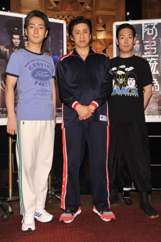 歌舞伎ＮＥＸＴ「阿弖流為（あてるい）」囲み取材に登場した（左から）中村七之助、市川染五郎、中村勘九郎